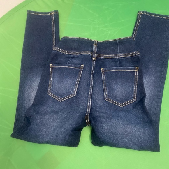 Outfit - Picture 10 of 10